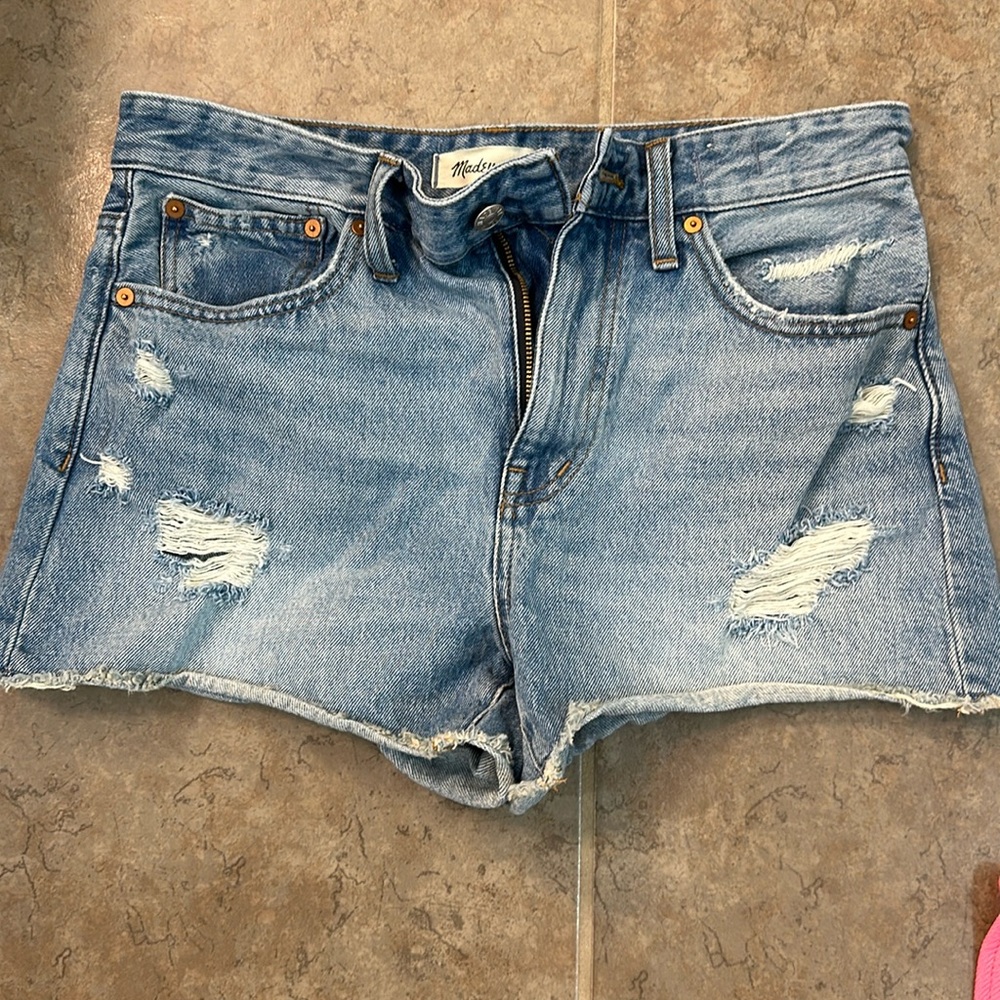 Never worn. Madewell relaxed denim shorts